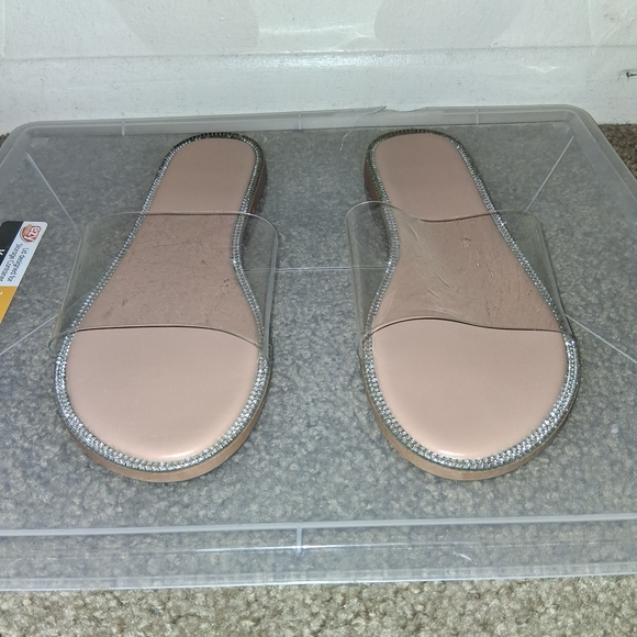 Elegant Women's Sandals with Rhinestone Detail - Picture 2 of 5